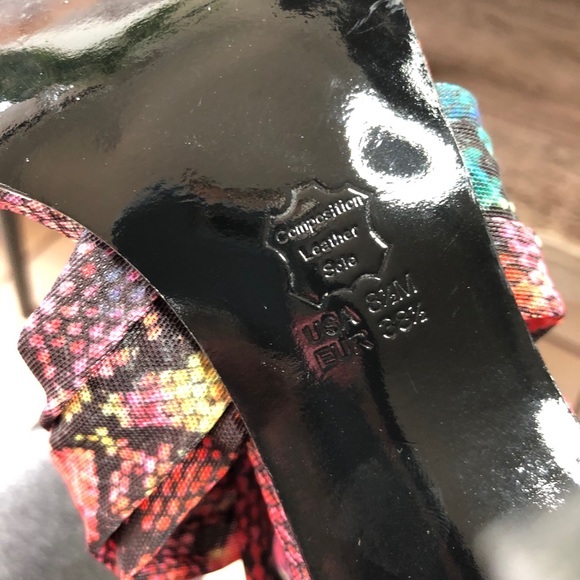 Nina Strap Color Heels #8.5 - Picture 10 of 11